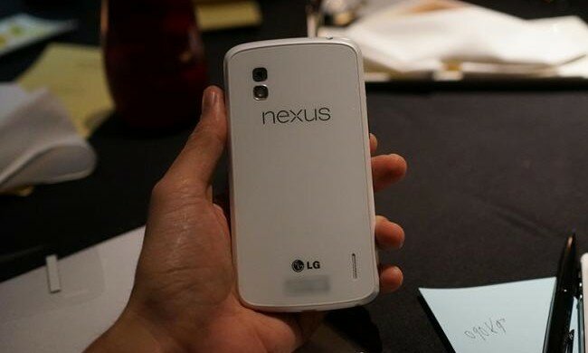 650_1000_Nexus-4-blanco-2